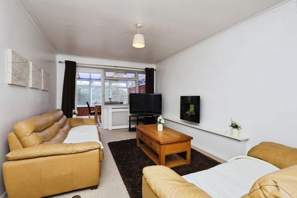 Property photo 3 of 16 Pbox-Img.Jpg