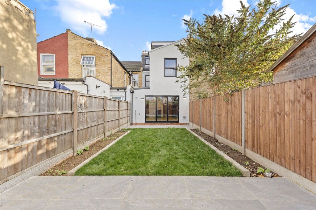 Property photo 3 of 21 Picture No. 19