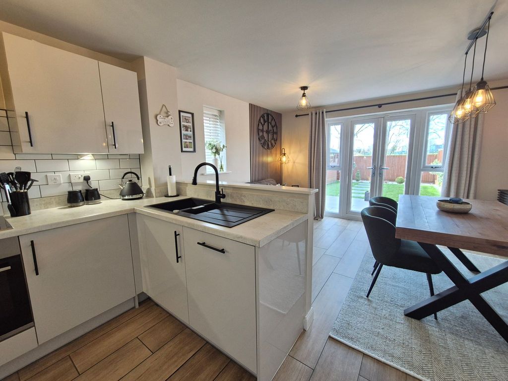 Property photo 2 of 21 Kitchen/Diner