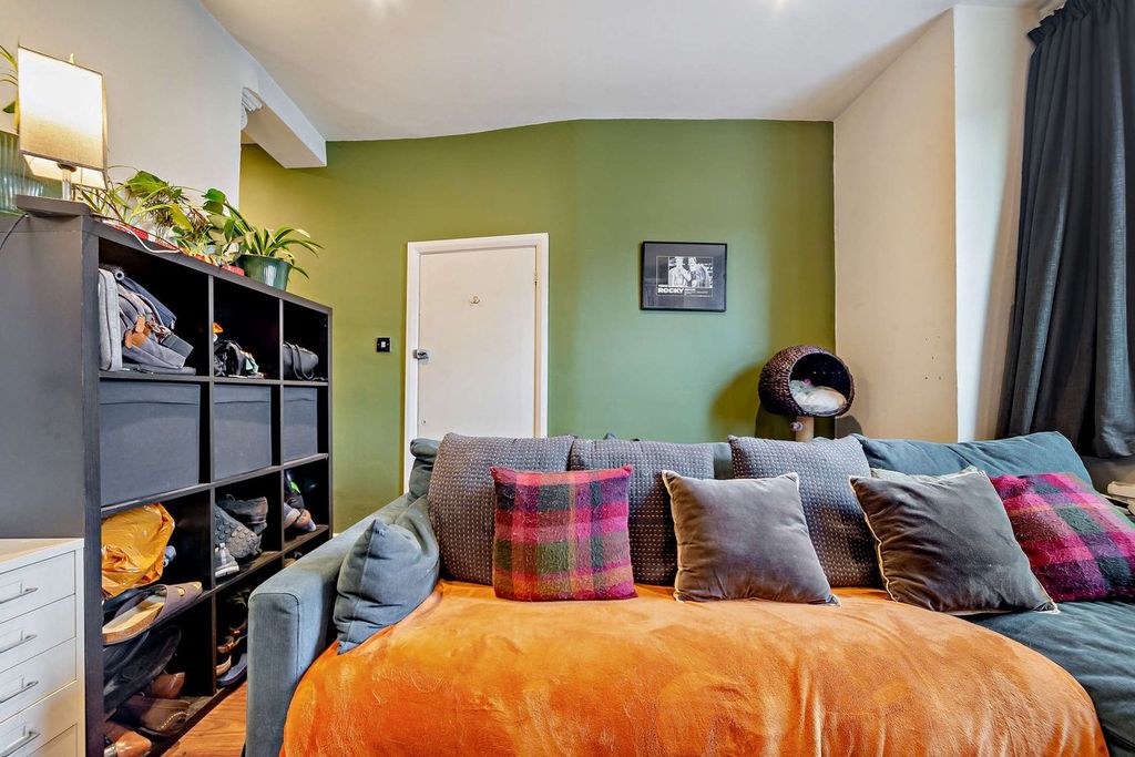 Property photo 2 of 24