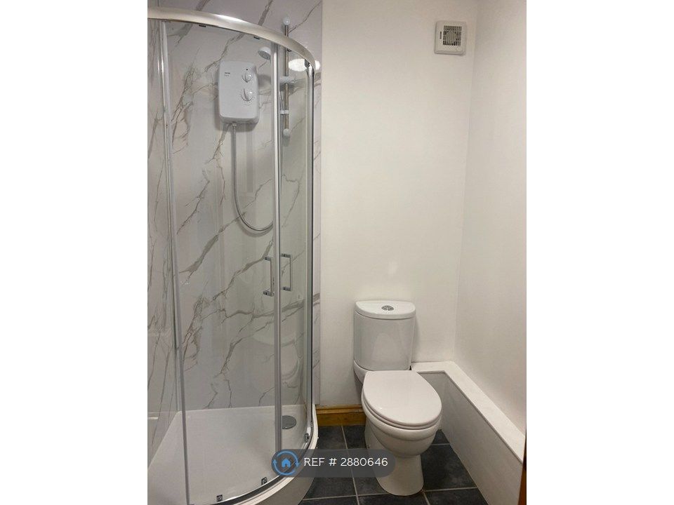 Property photo 3 of 5 Shower And Wc