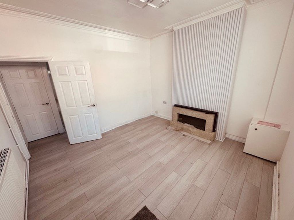 Property photo 2 of 15 Lounge