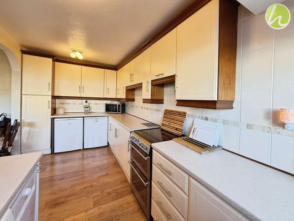 Property photo 2 of 21