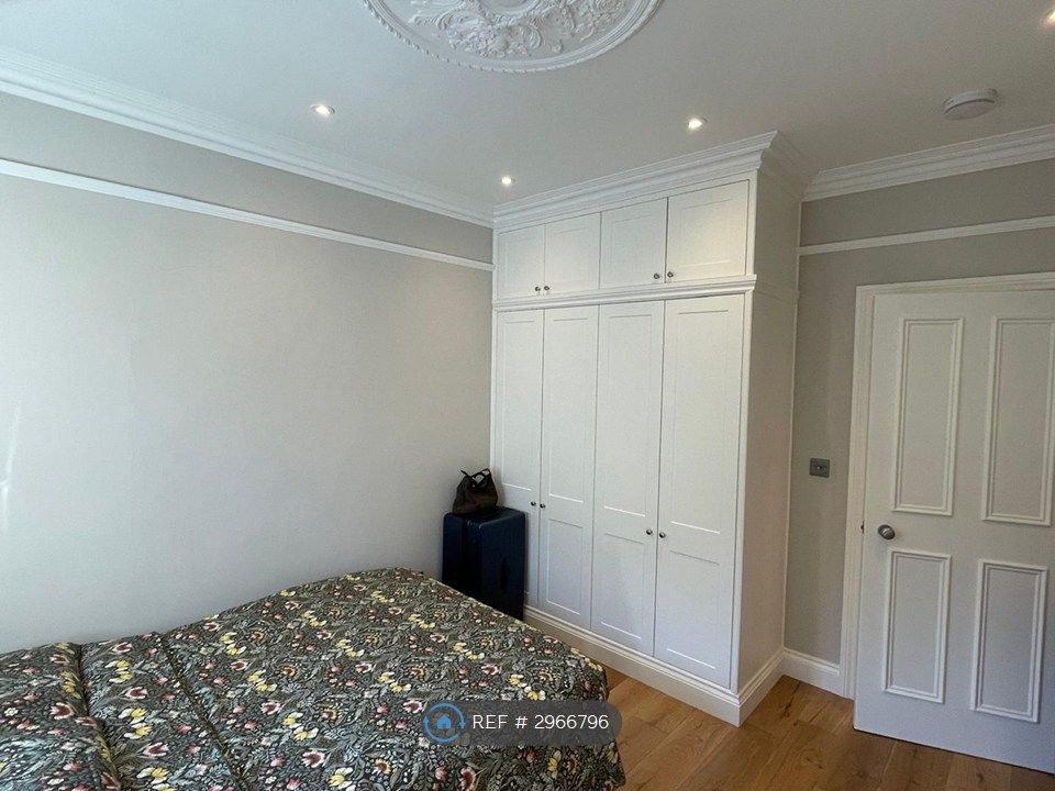 Property photo 3 of 6 Bedroom