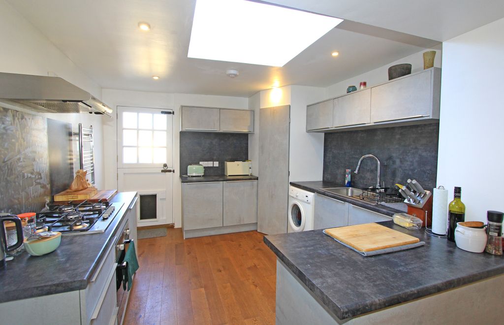 Property photo 3 of 11