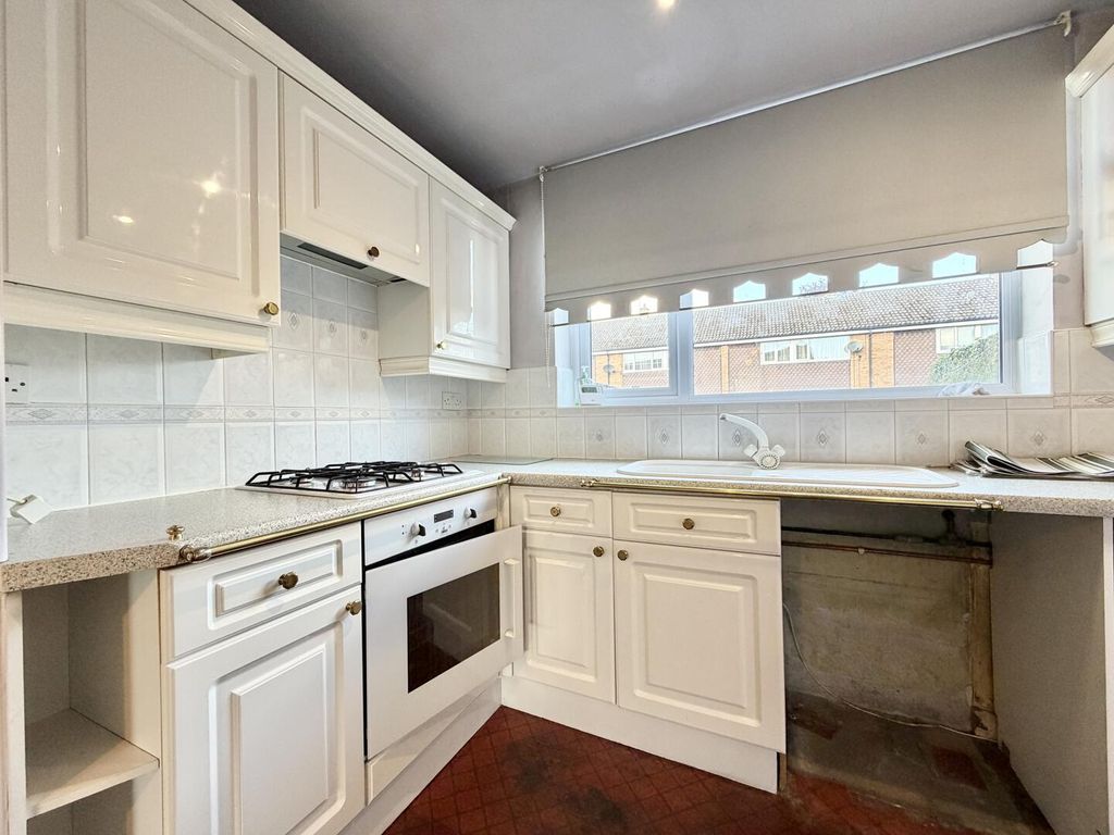 Property photo 3 of 17 Kitchen
