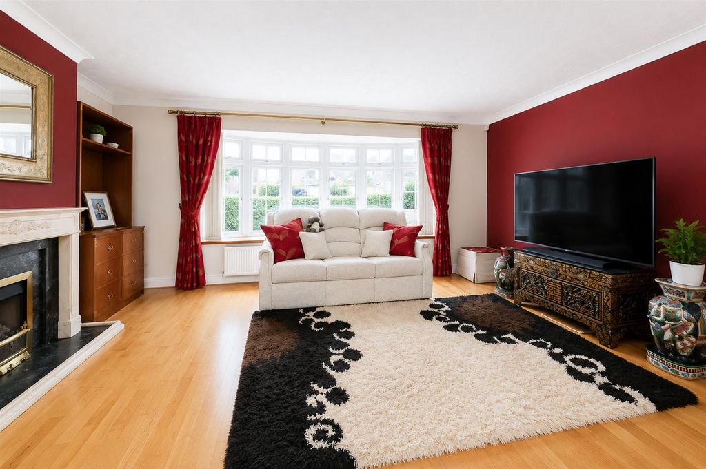 Property photo 2 of 21 17-Woodside-Road-1012.Jpg