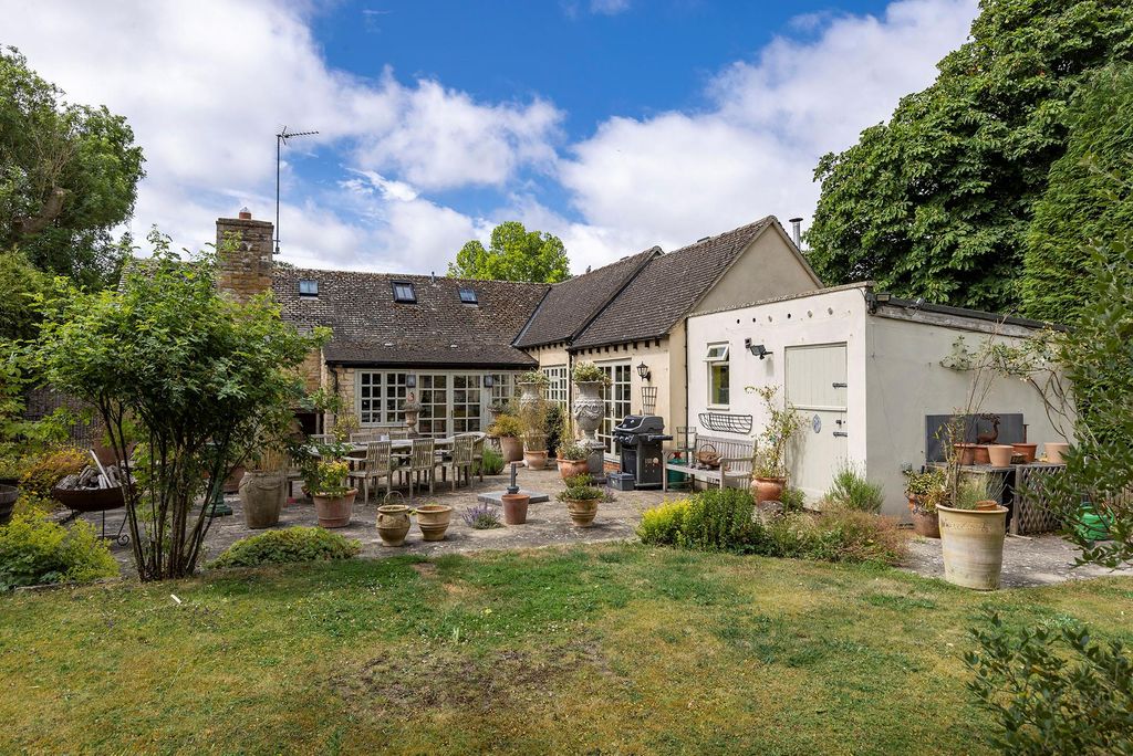 Property photo 2 of 34 Image