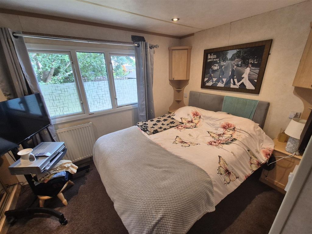 Property photo 3 of 14 Master Bedroom