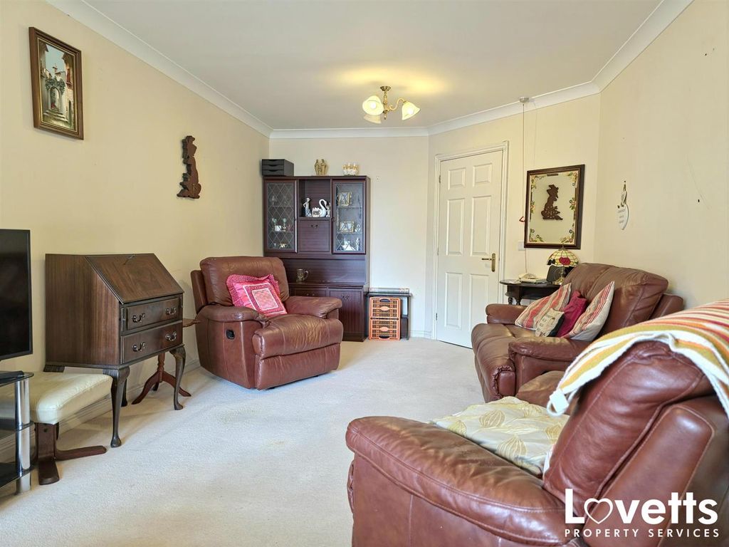 Property photo 3 of 11 Living Room