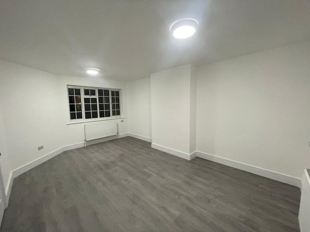 Property photo 1 of 5 Bedroom