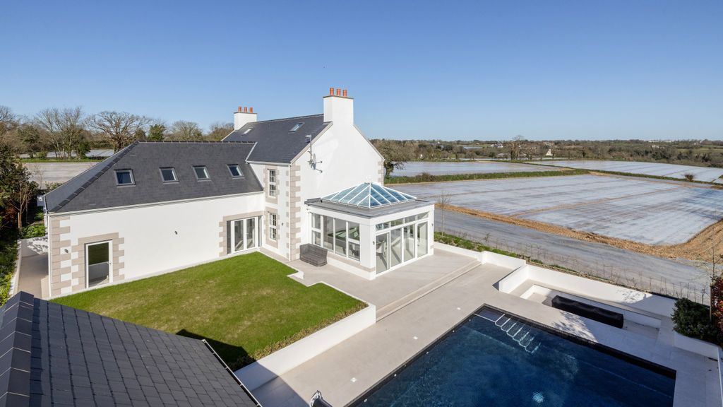 Property photo 3 of 20