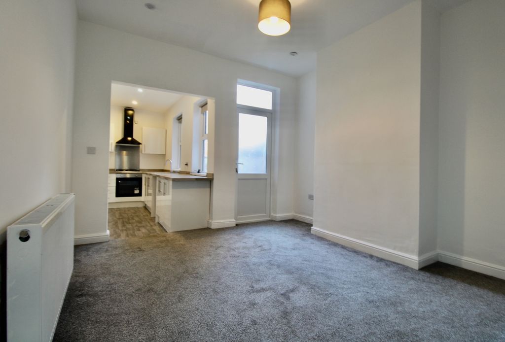 Property photo 3 of 14 Dining Room