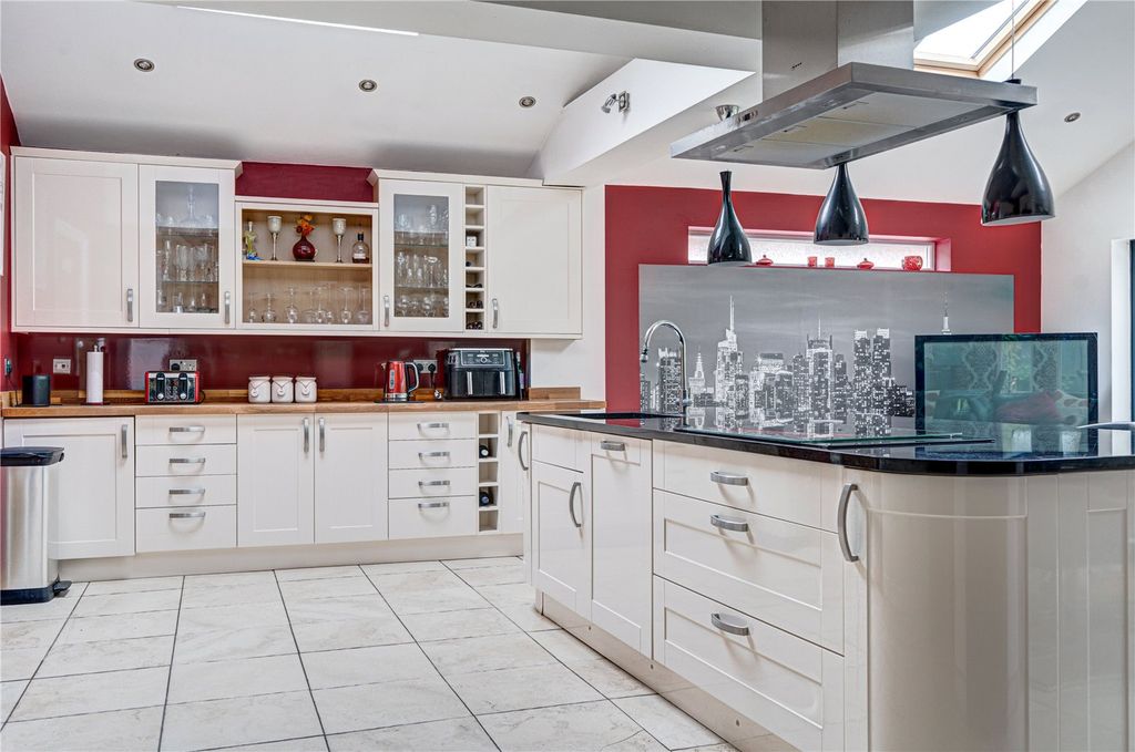 Property photo 2 of 15 Picture No. 02
