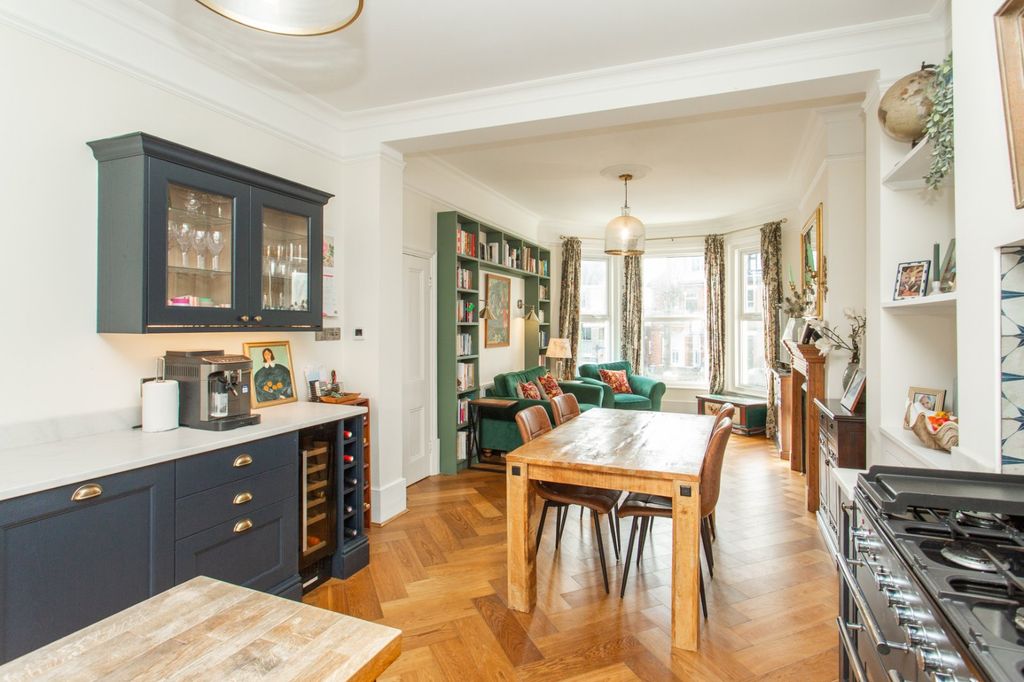 Property photo 2 of 19 Picture 2