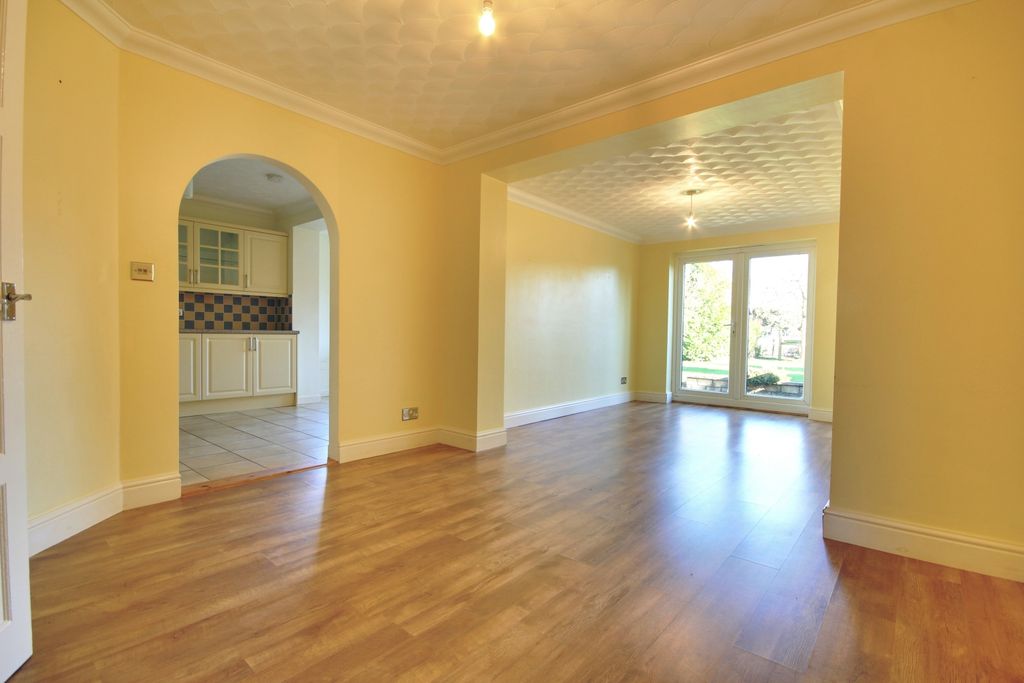 Property photo 2 of 12 Img_9321-Img_9323