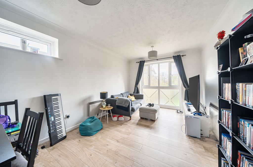 Property photo 2 of 13 1408907-8-6993298...