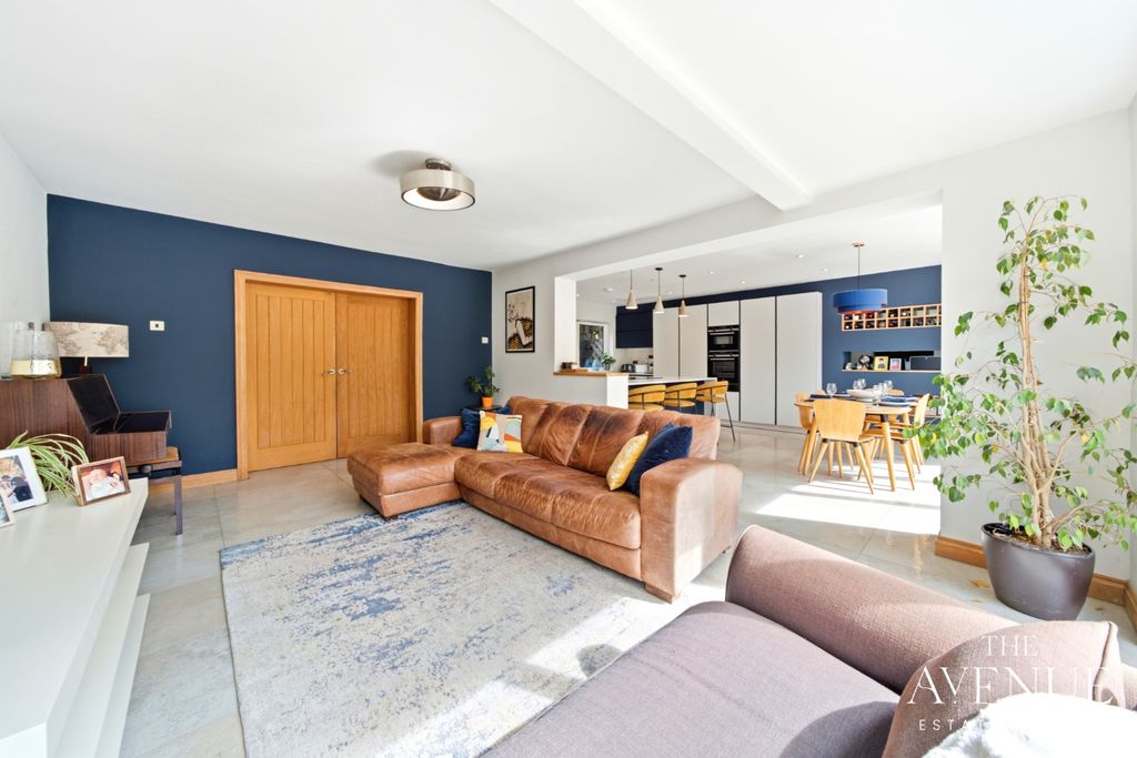 Property photo 3 of 57 5370104