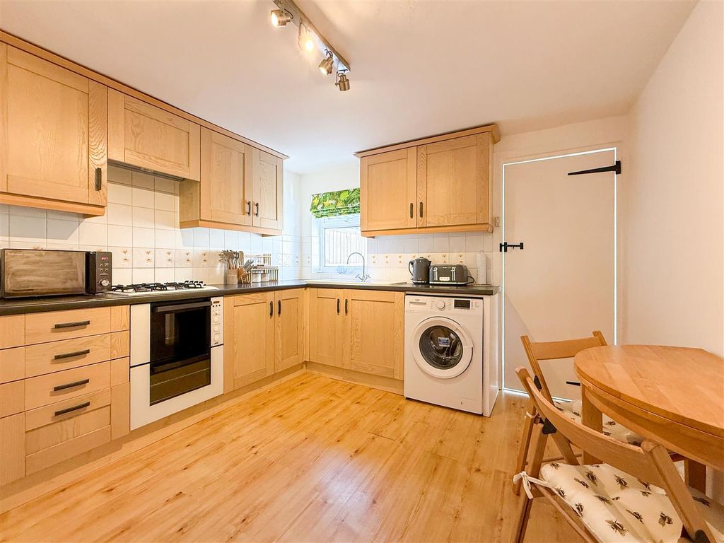 Property photo 3 of 13 Kitchen