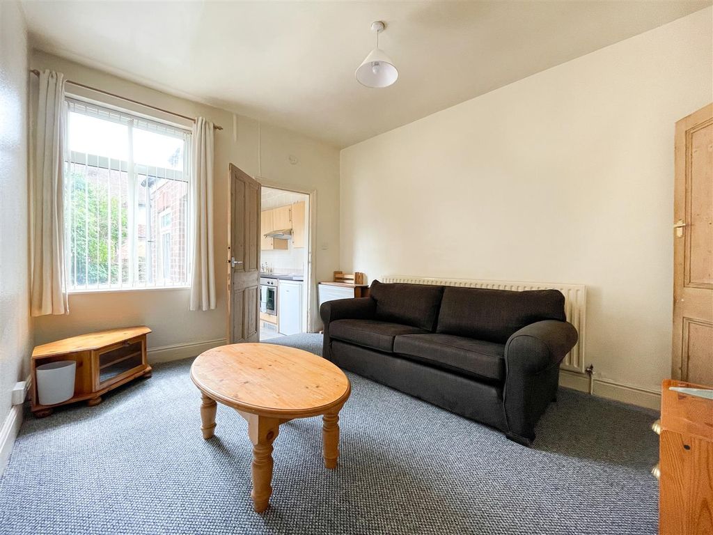 Property photo 1 of 8 37 Warwick-6.Jpg