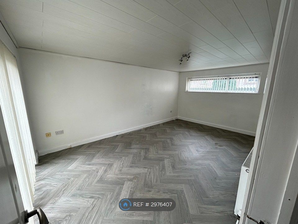 Property photo 3 of 10 Living Room