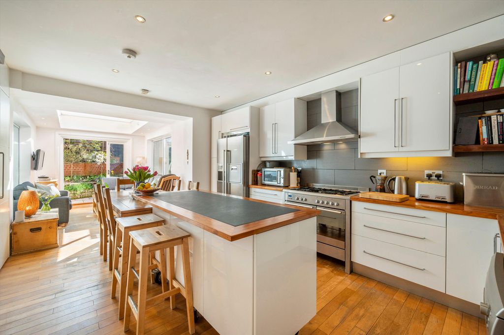 Property photo 2 of 14 Image