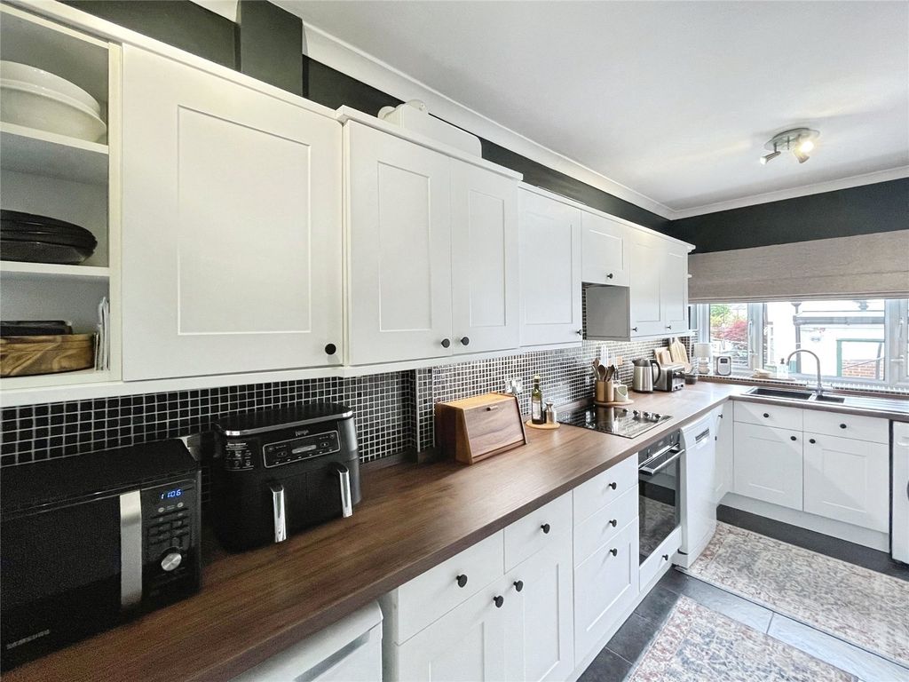 Property photo 2 of 37 Picture No. 23