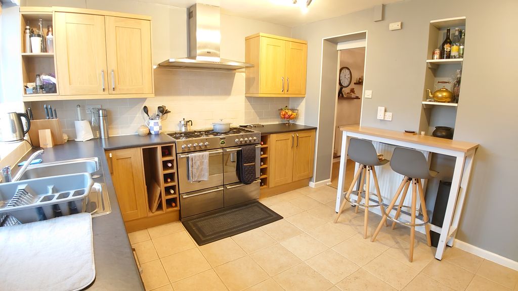 Property photo 3 of 11