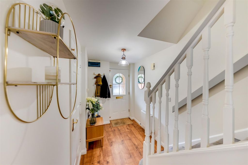 Property photo 2 of 19 Hallway.Jpg
