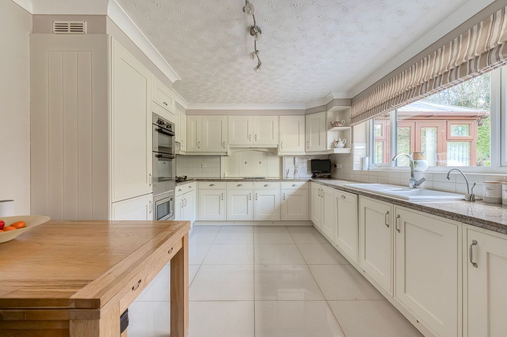 Property photo 3 of 20