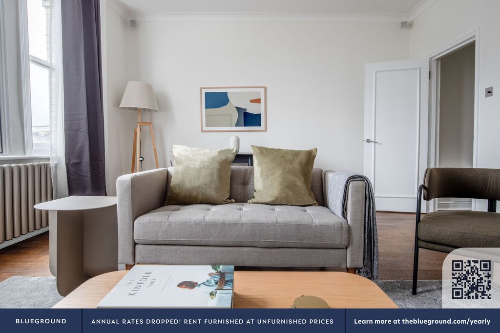 Property photo 3 of 20 Living Room