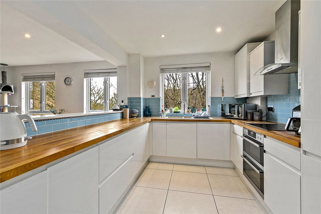 Property photo 3 of 9 Picture No. 14