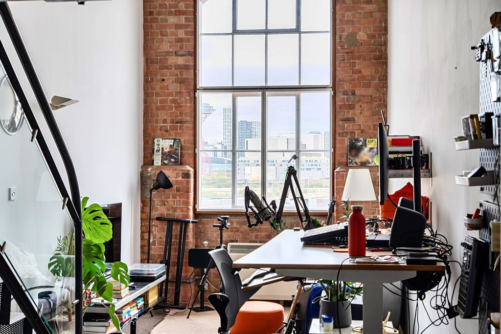 Property photo 3 of 17