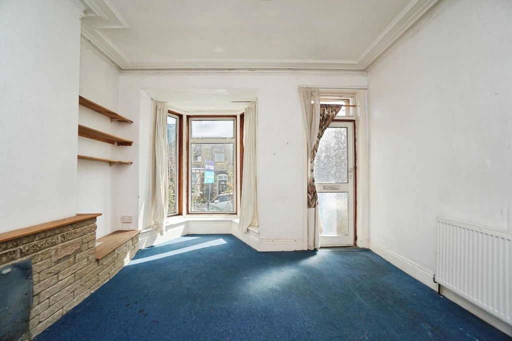 Property photo 2 of 26 Lounge