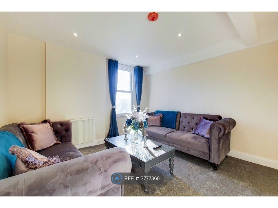 Property photo 3 of 6 Living Room