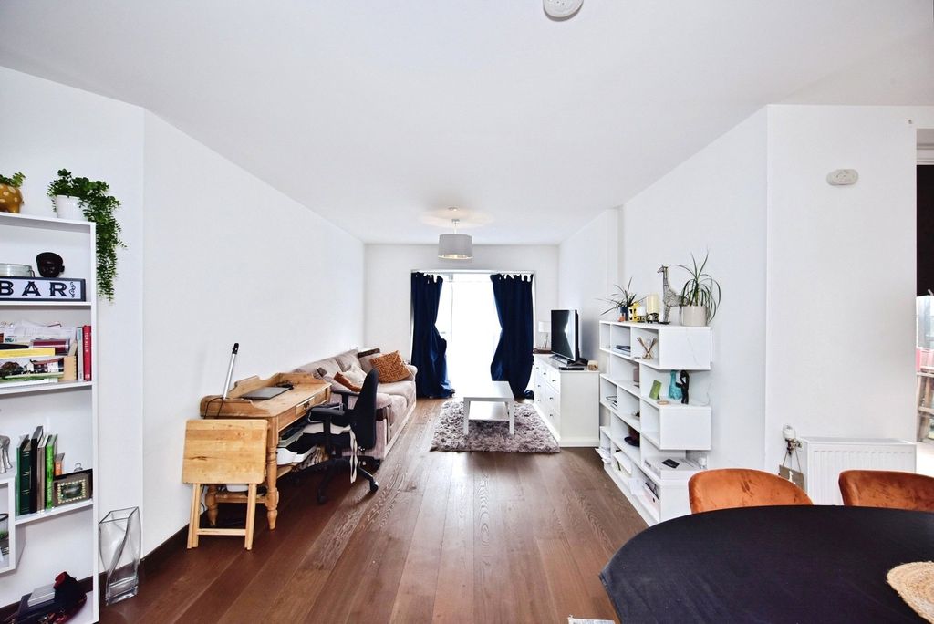 Property photo 3 of 20 Pbox-Img.Jpg