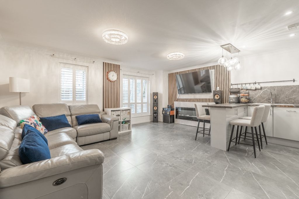 Property photo 2 of 14 4866161