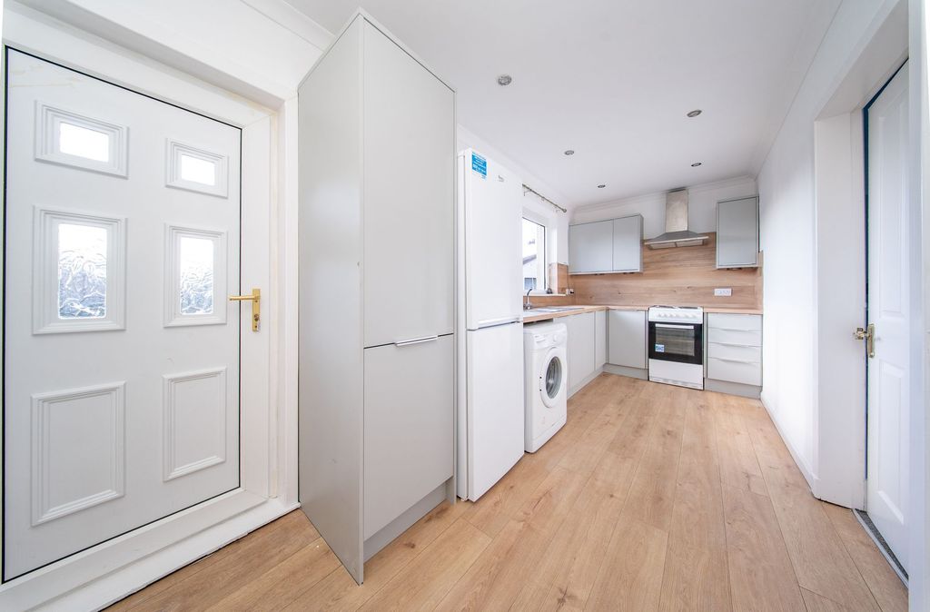 Property photo 3 of 15 Kitchen