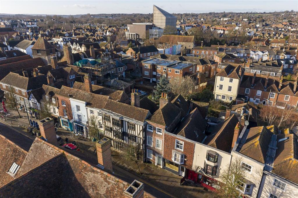 Property photo 2 of 32