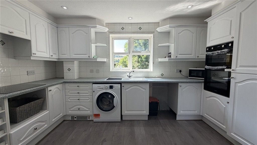 Property photo 2 of 12 Kitchen 2 New