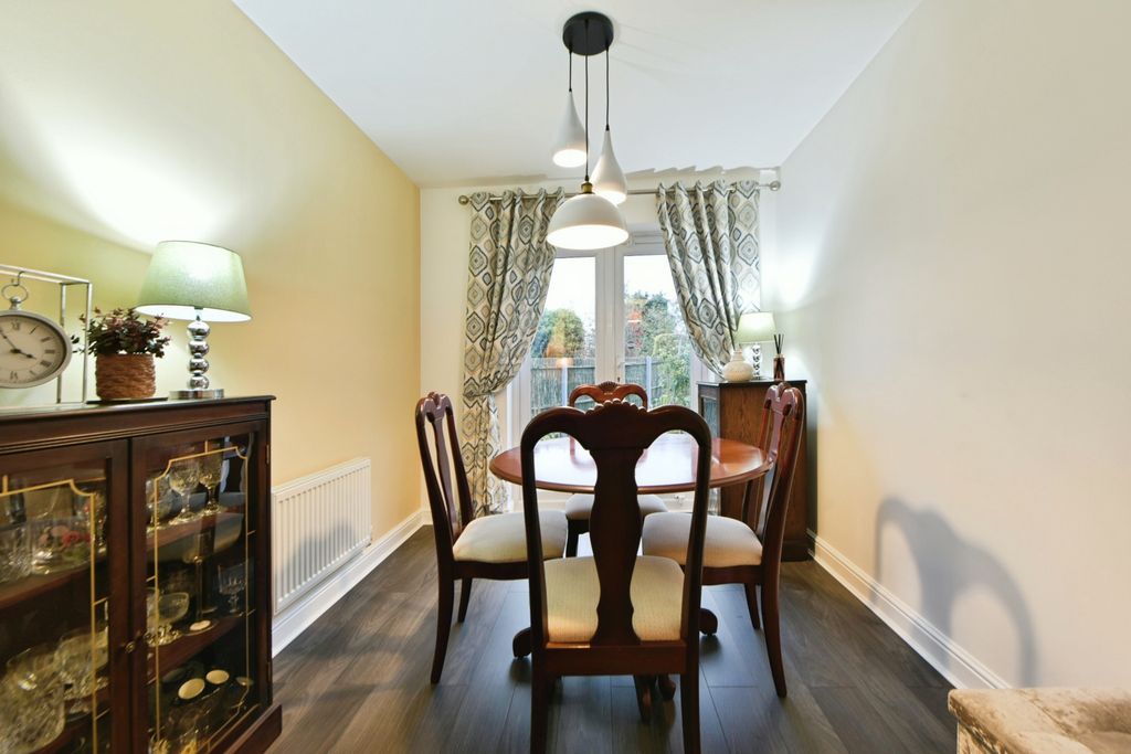 Property photo 3 of 27