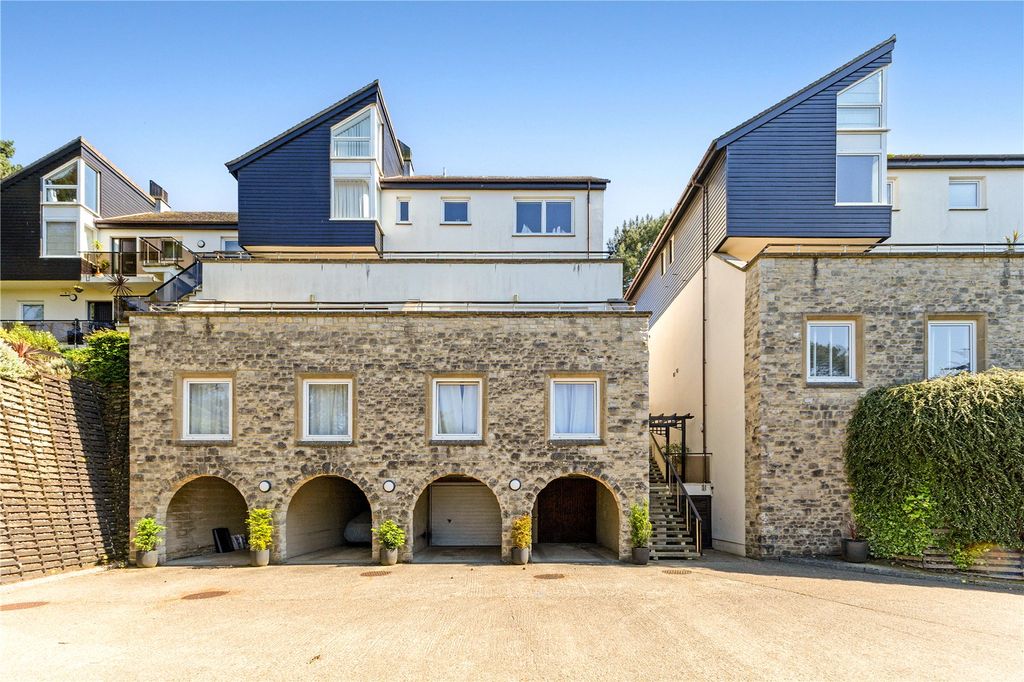 Property photo 1 of 13 External