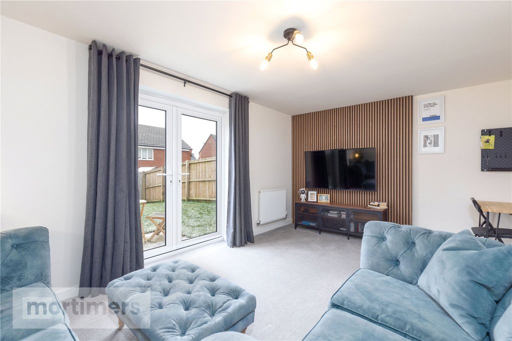 Property photo 2 of 25 Living Room