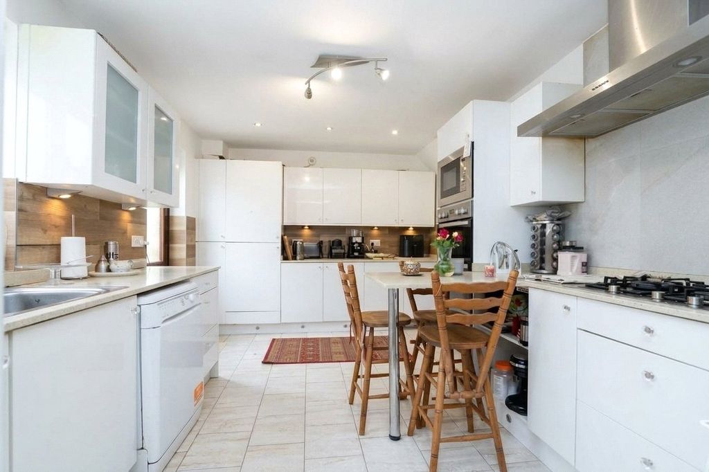 Property photo 3 of 21 Picture No. 25
