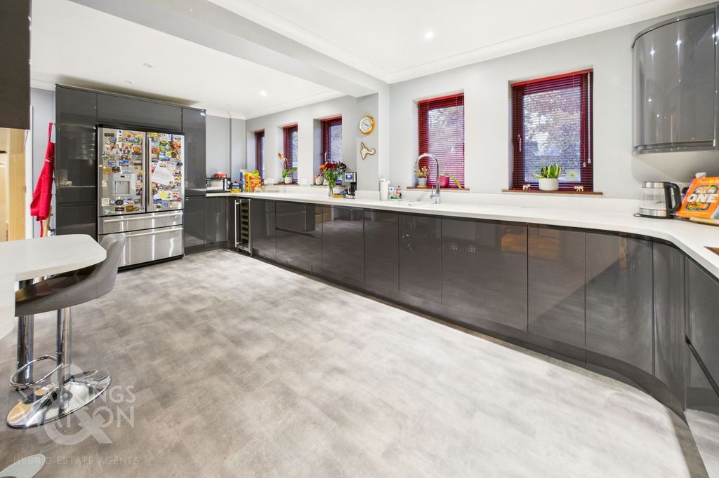 Property photo 3 of 29