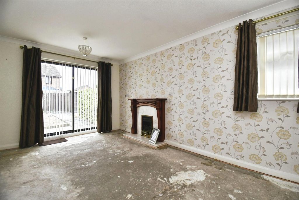 Property photo 2 of 15 Lounge