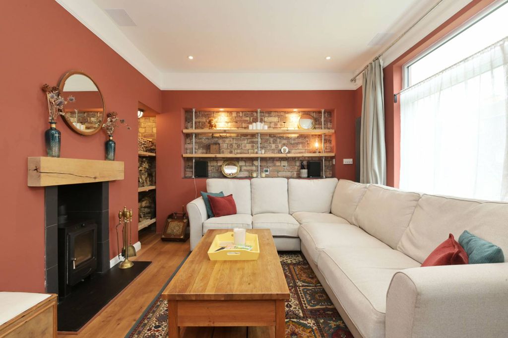 Property photo 3 of 34