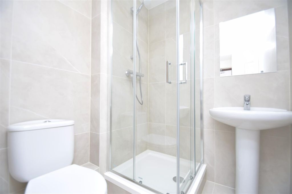 Property photo 3 of 8 Bathroom