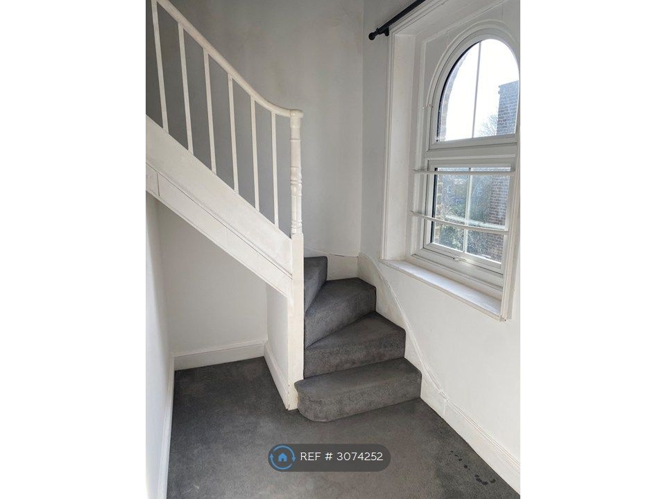 Property photo 2 of 14 2nd Floor Entryway