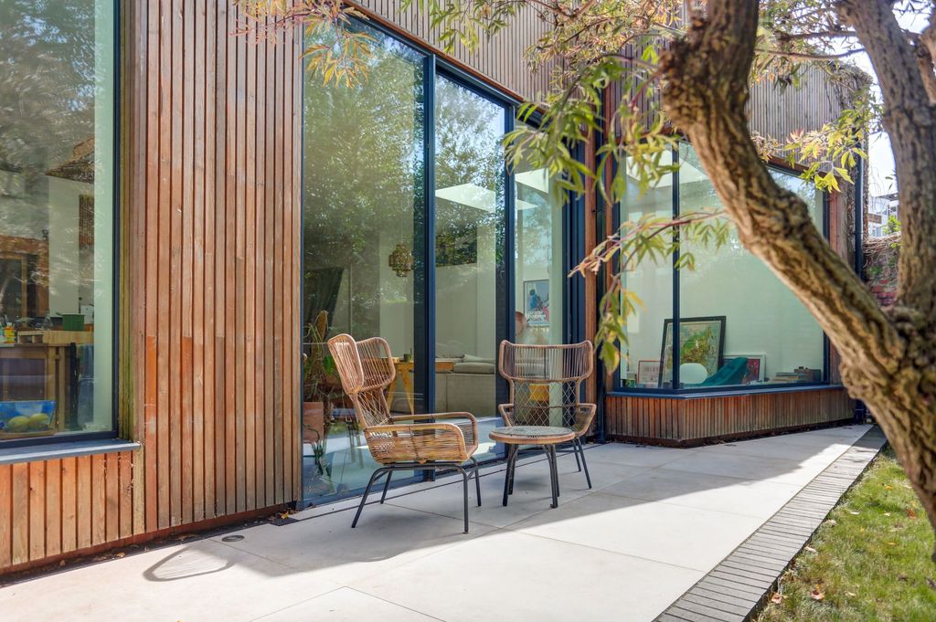 Property photo 3 of 24